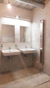 Pasivní dům uprostřed louky