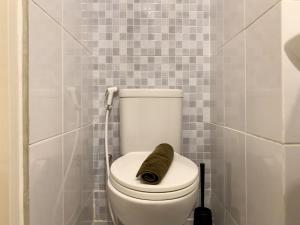 Minimalist and Nice Studio at Tokyo Riverside PIK 2 Apartment By Travelio