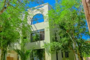 Silent Palms Villa - Galu