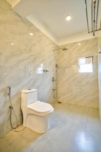 Candolim Beach White Residency