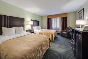 Queen Room with Two Queen Beds - Non-Smoking room in Quality Inn & Suites South