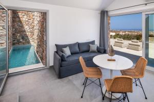 Felicity Cave Suites