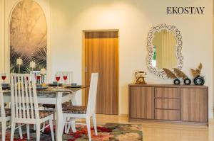 EKOSTAY - 8BHK La Flamingo Villa with Private Turf