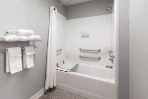 AmericInn by Wyndham Grinnell