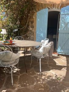 Appartements maison de vacances Medievale Bormes-les-Mimosas village : photos des chambres