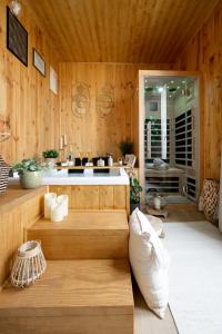 Jacuzzi Sauna privatif - La Cabanette Spa - 3hvězdičkové hotely ve městě Saint-Maur-des-Fossés