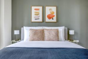 Blueground Standpoint city view pool garage DXB-961