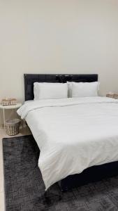 Chic 3-BR Tala Almajd Villas in upscale district Alnahdah Family only