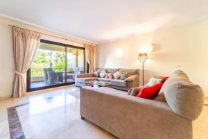 Elegant 3-Bedroom Apartment in La Quinta Marbella