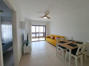 Atlantic 2 Apartment in front of the ocean, espectacular view, pool and WiFi