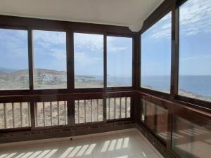 Atlantic 2 Apartment in front of the ocean, espectacular view, pool and WiFi