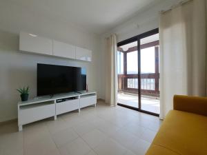 Atlantic 2 Apartment in front of the ocean, espectacular view, pool and WiFi