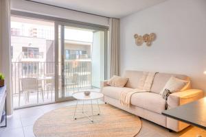 5-Guest Retreat Steps from Ostend Beach