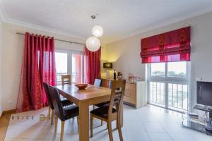 Greice Homes-Luxury 2 bed en-suite south facing & Golf view