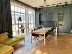 Exclusive apartment in Heart of Town