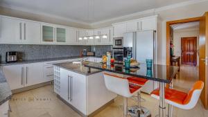 Luxuosa moradia V5 em Quarteira - Greice Homes