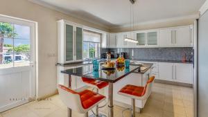 Luxuosa moradia V5 em Quarteira - Greice Homes