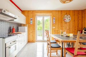 Maisons de vacances Maison conviviale avec cheminee a Hauts-de-Bienne : photos des chambres