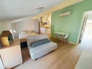 Appartements studio st-amand, 2pers, terrasse, clim, wifi : photos des chambres