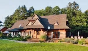 Woodorf drewnem usłane - domy z bala nad rzeką Słupią wśród pól i lasów z chatą grillową, ogniskiem i placami zabaw dla dzieci - Strzelinko