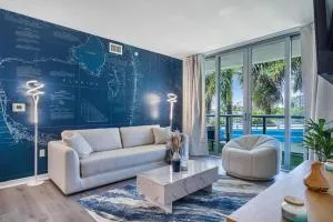 Waterfront Luxury Loft with Pool, Gym & Beach Chairs - Golden Isles