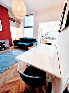 Upscale Family Home Beautiful Setting