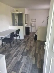 Petite Maison Indépendante avec Jardin - Aubiac