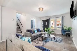 2 Miles from NOTRE DAME - Brand New Spacious House - Niles