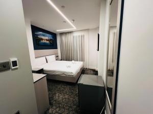 Ilford Grand Hotel