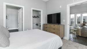 Landing at The Exchange - 2 Bedrooms in San Marco