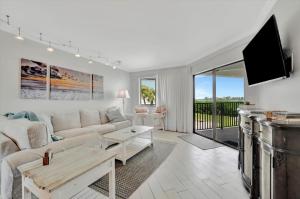 Cheerful Oasis on Anna Maria Island