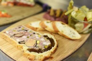 Hotels Logis Hotel - Restaurant Maison Claude Darroze : photos des chambres