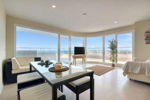 Luxury Penthouse with Panoramic Sea Views