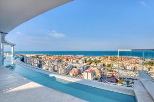 Luxury Penthouse with Panoramic Sea Views