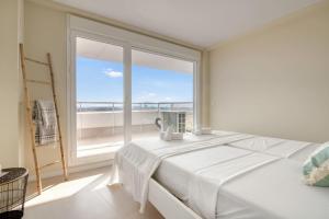 Luxury Penthouse with Panoramic Sea Views