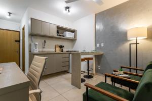 Em frente ao metro e 8 minutos da praia - SF228