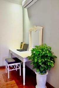 Louis Home 3 Bedroom Balcony