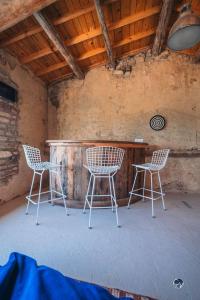 Mas Evalla, Charme, Piscine Chauffée et Vue Unique