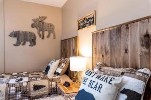 2 Places, 1 Epic Smoky Mtn Stay! Breathtaking Views-Indoor Pool-Outdoor Pool-Hot Tubs-Arcade-Playground-Close to Downtown