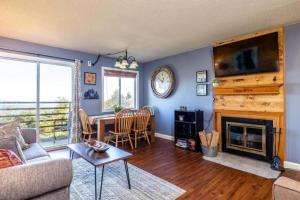 2 Places, 1 Epic Smoky Mtn Stay! Breathtaking Views-Indoor Pool-Outdoor Pool-Hot Tubs-Arcade-Playground-Close to Downtown