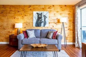 2 Places, 1 Epic Smoky Mtn Stay! Breathtaking Views-Indoor Pool-Outdoor Pool-Hot Tubs-Arcade-Playground-Close to Downtown