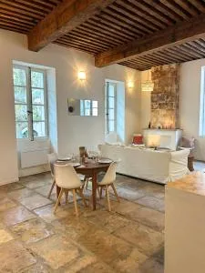 Une Nuit en Provence Appartement Authentique - Beaucaire