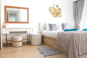 Cassia 3BR with Terrace Sea view apt by NLA