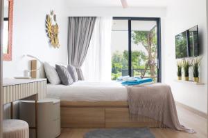 Cassia 3BR with Terrace Sea view apt by NLA