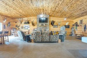 Hot Tub and Fire Pit Family Retreat in South Dakota