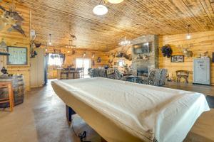 Hot Tub and Fire Pit Family Retreat in South Dakota