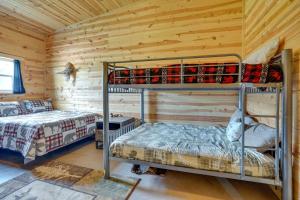 Hot Tub and Fire Pit Family Retreat in South Dakota