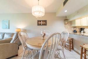 Edgewater Villa 2006 Sandy Shores Hideaway