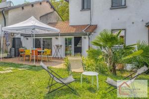 Maison à Lyon Parilly avec Piscine, Jardin, Parking Privé & Proche Eurexpo