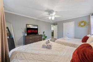 Affordable 2BR Condo, Walk to Downtown Attractions